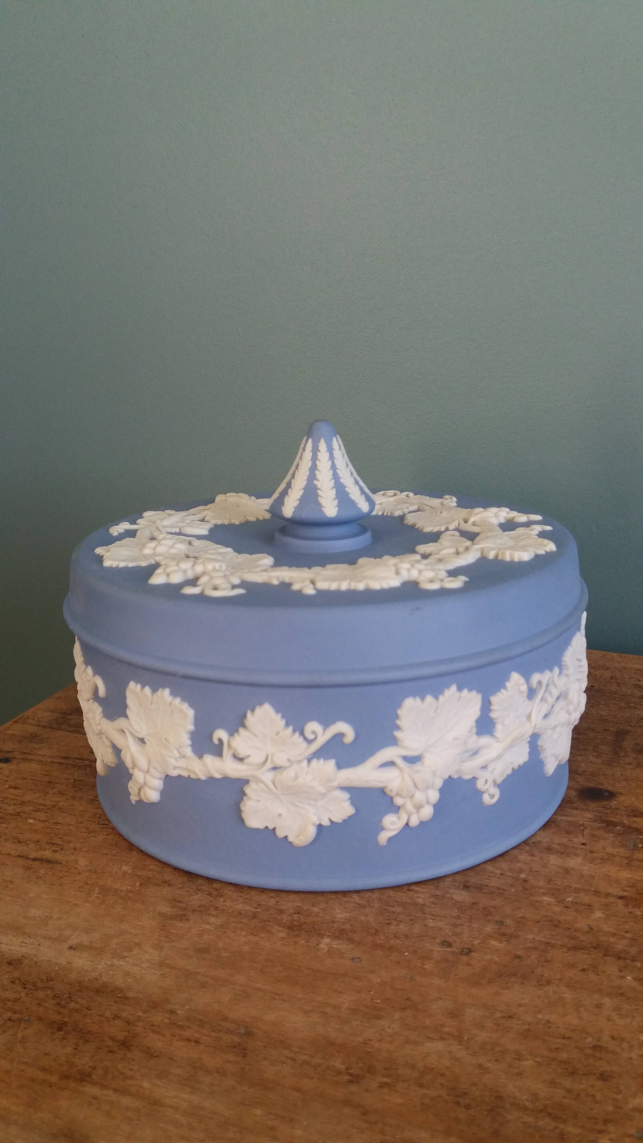 Wedgwood jasperware sweet box