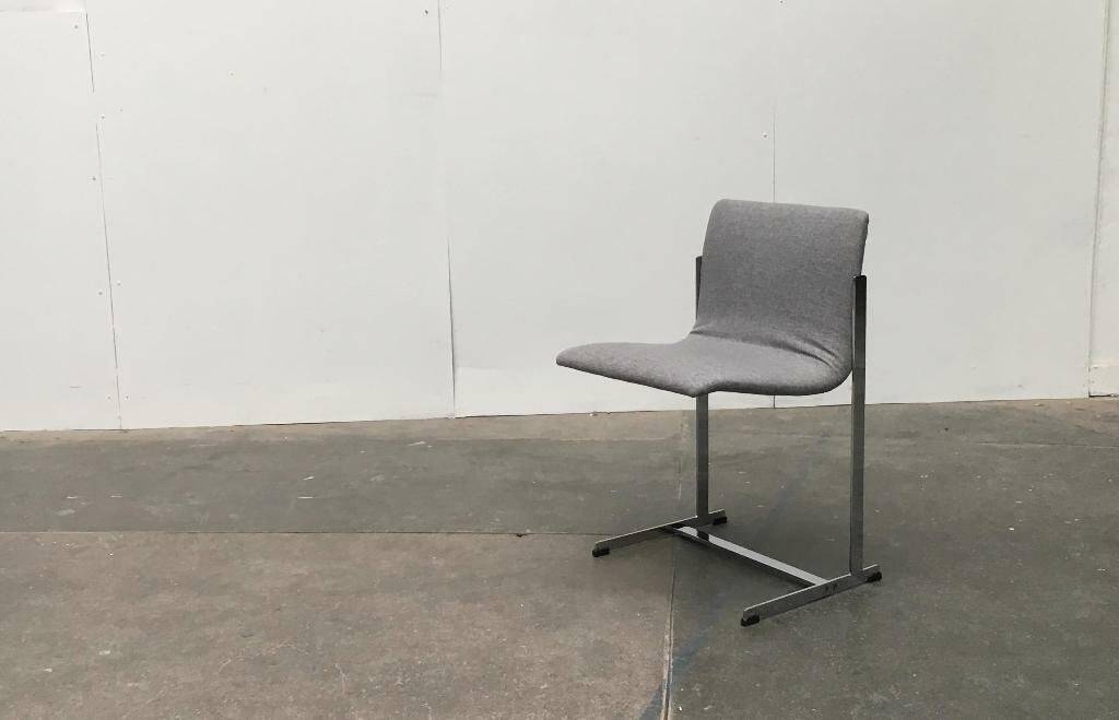 Mid-century space age cantilever chair by Richard Young for Merrow Associates, 1960s.