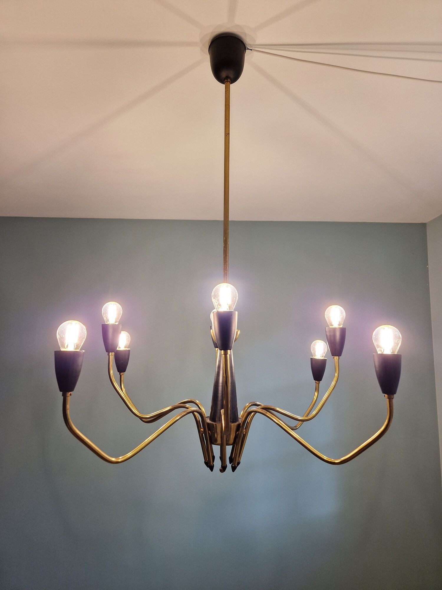 Spider chandelier in brass and black lacquered metal Italian design 1950s