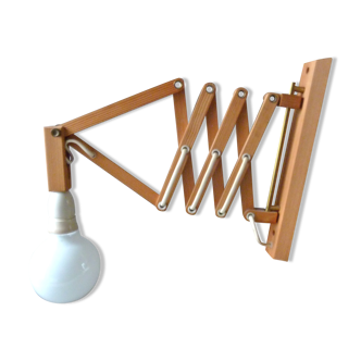 Applique avec bras accordéon scandinave datant des années 70