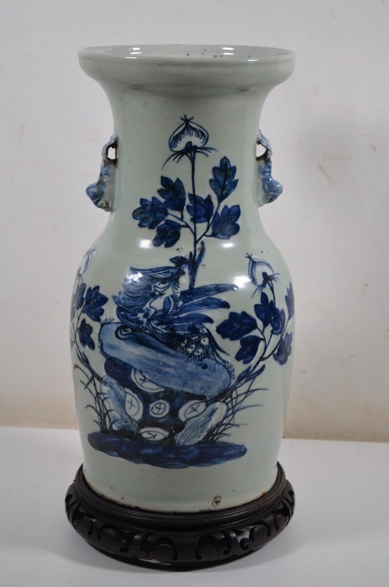 China. Porcelain mallet vase with blue and white phoenix decoration on a rock.