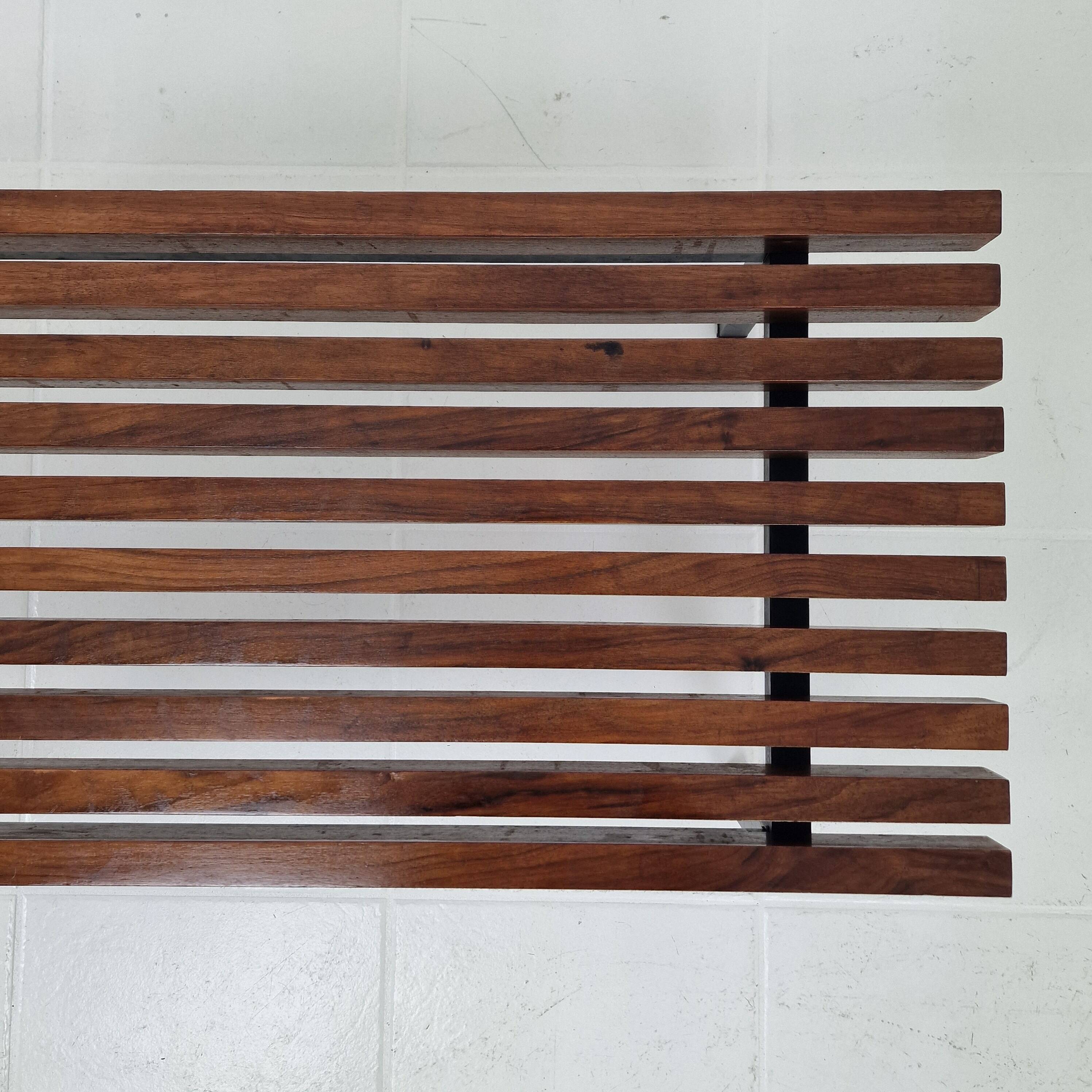 Banc en bois à lattes italien / table basse, 20e siècle