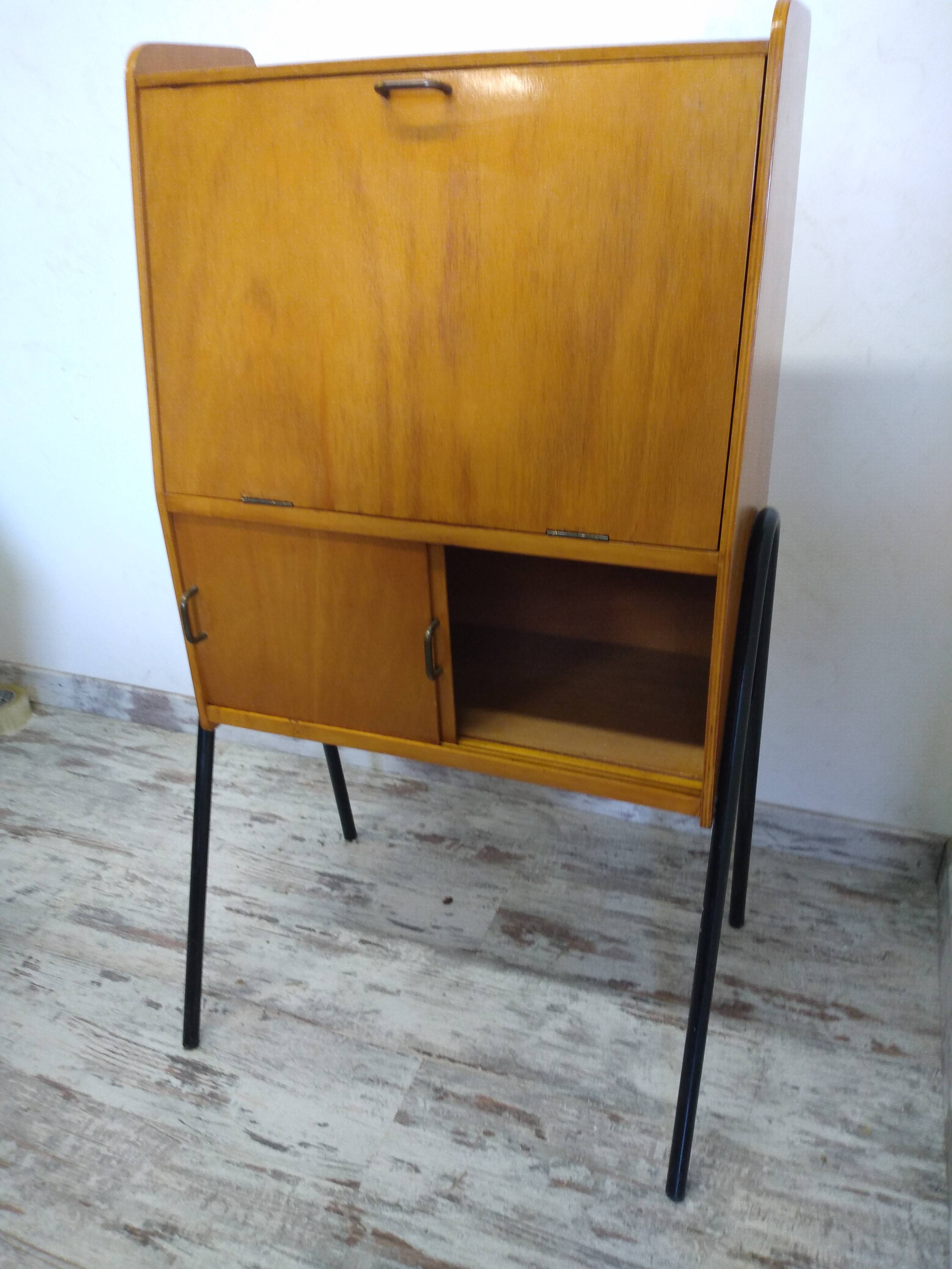 Scandinavian secretary