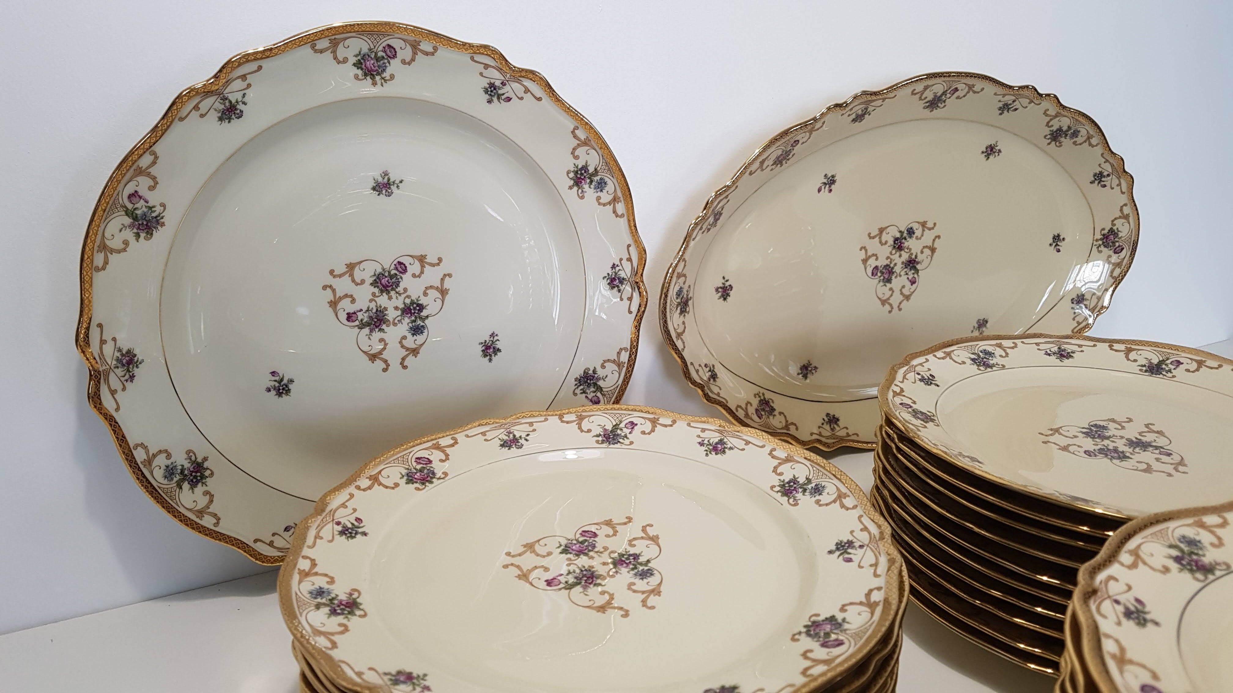 Service de vaisselle en porcelaine de Limoges, par Leclair années 50