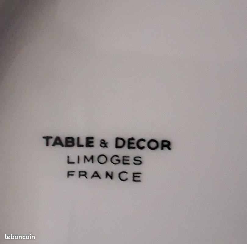 10 dessert plates made of Limoges porcelain, France.