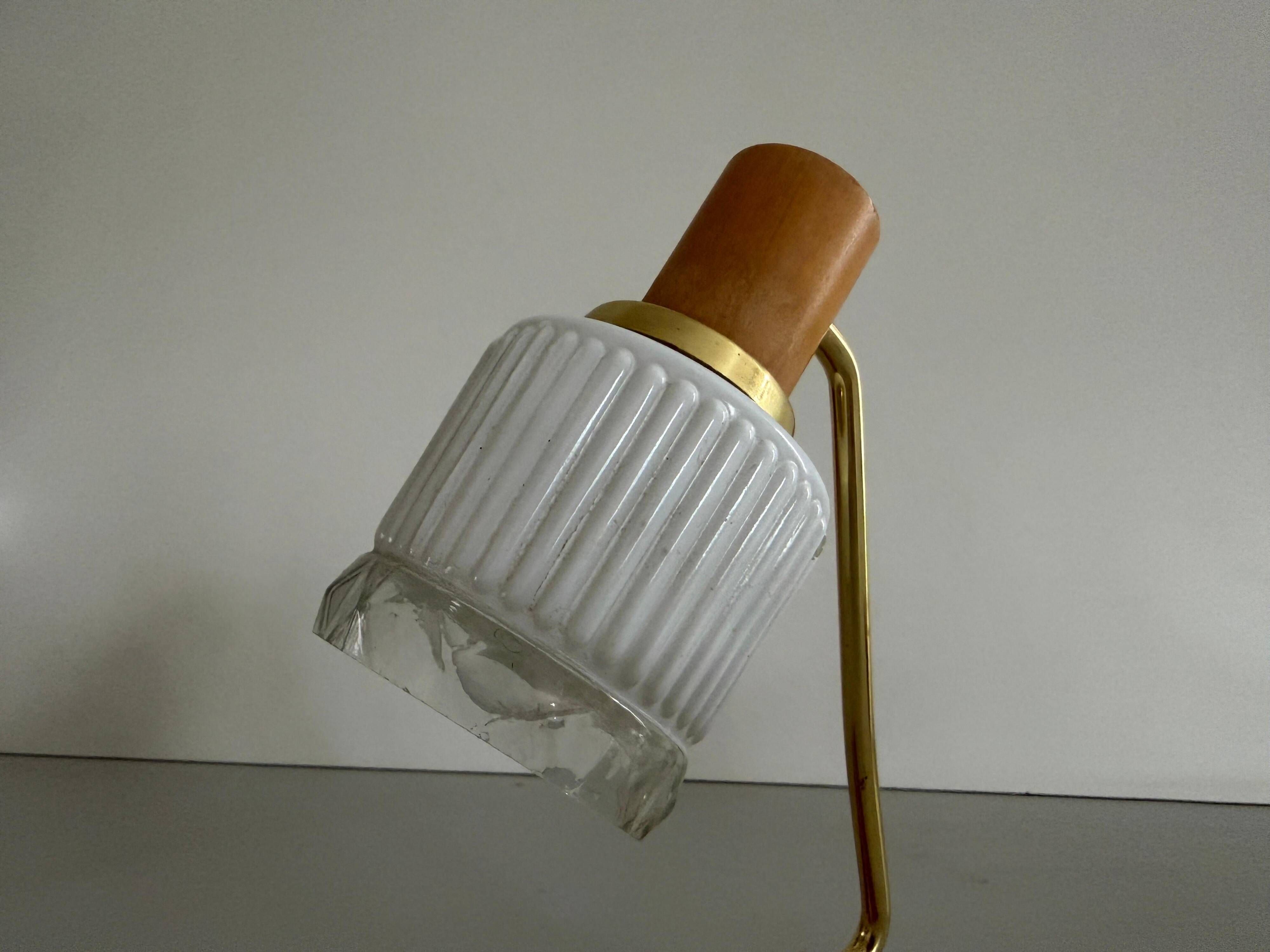 Pair of bedside lamps in brass and wood from the mid-century, 1960, Germany.