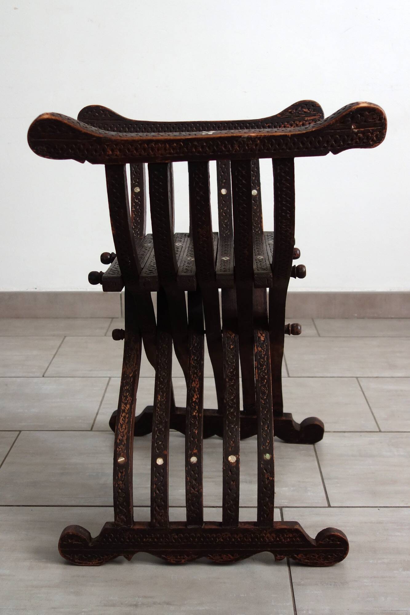 Syrian curule seat in walnut and mother-of-pearl, 19th century.