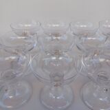 12 coupes à Champagne en cristal de val saint lambert. Service Pied Cloche Uni. Fin XIX Eme.