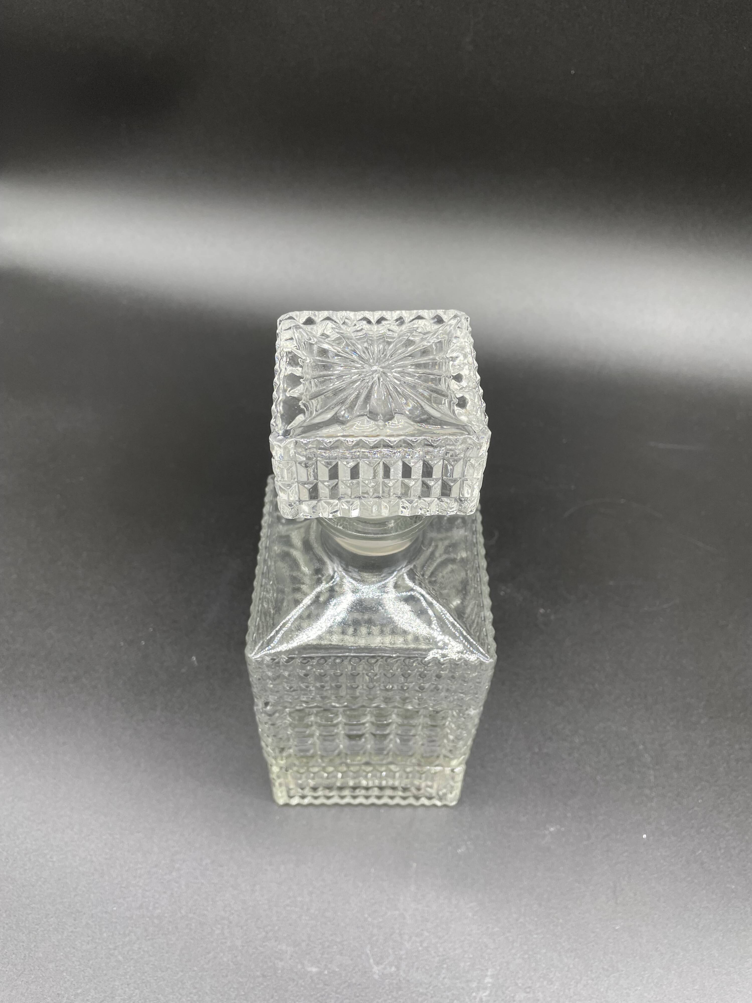 Vintage, whisky decanter, square, glass, diamond tip, square cap, tableware, décor