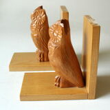 2 wooden book ends with hand carved owl sculptures, vintage from the 1950s