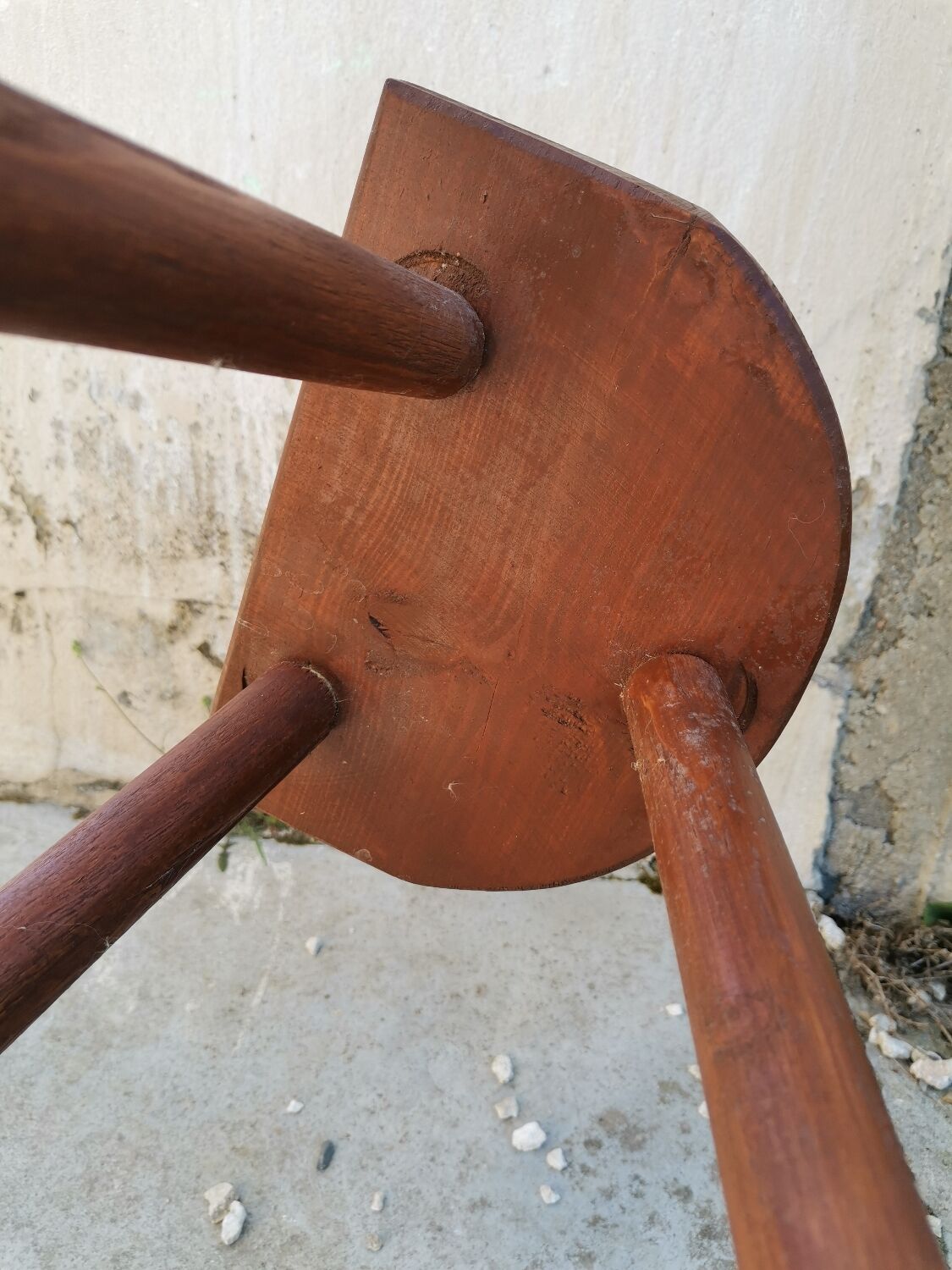 Tripod milking stool