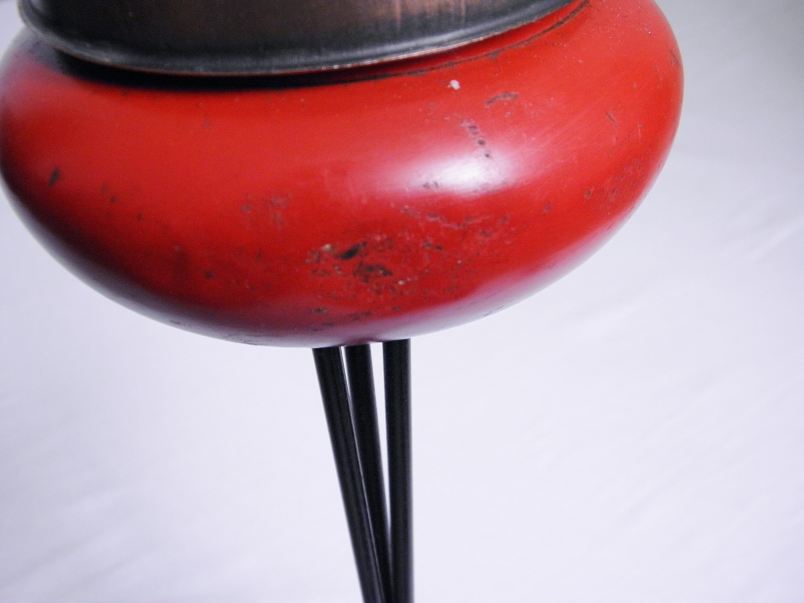 Tripod ashtray 1950