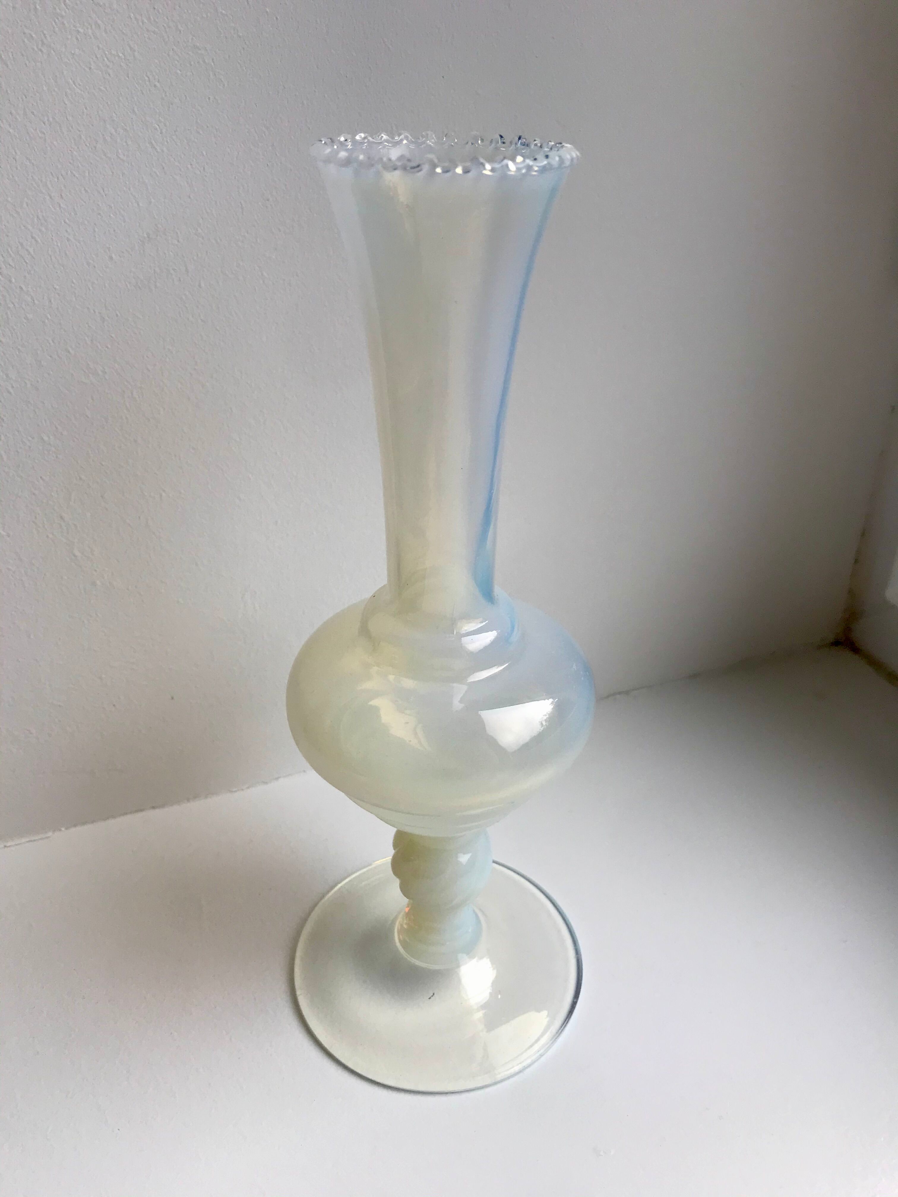 Opalescent opaline vase 50s-60s