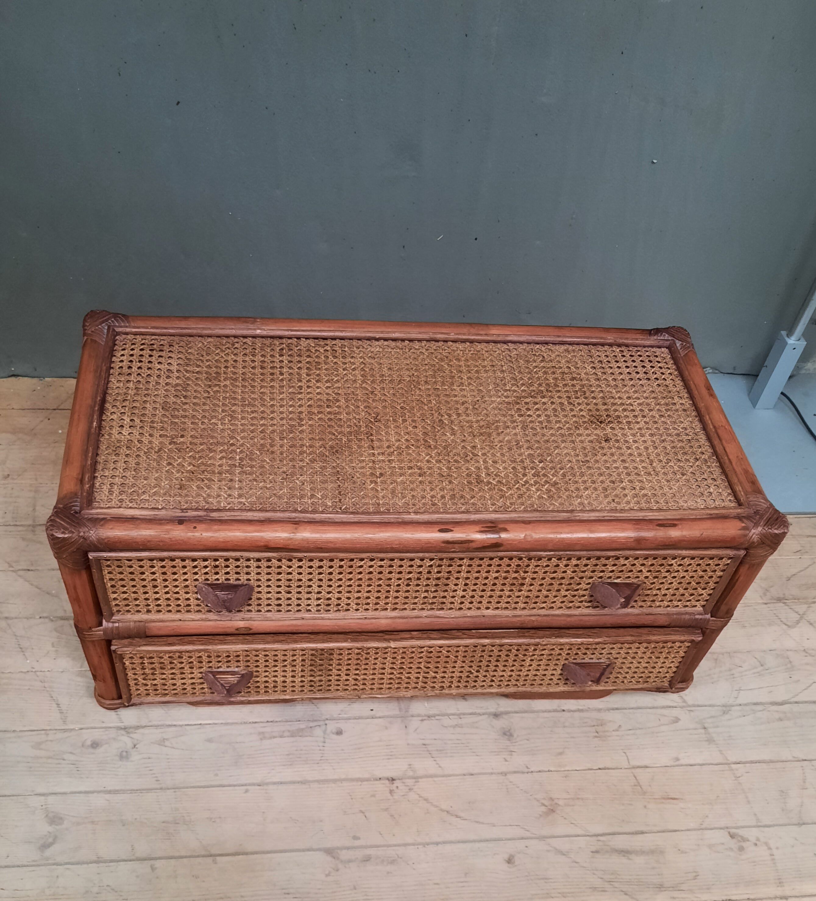Chest of drawers in bamboo and osier