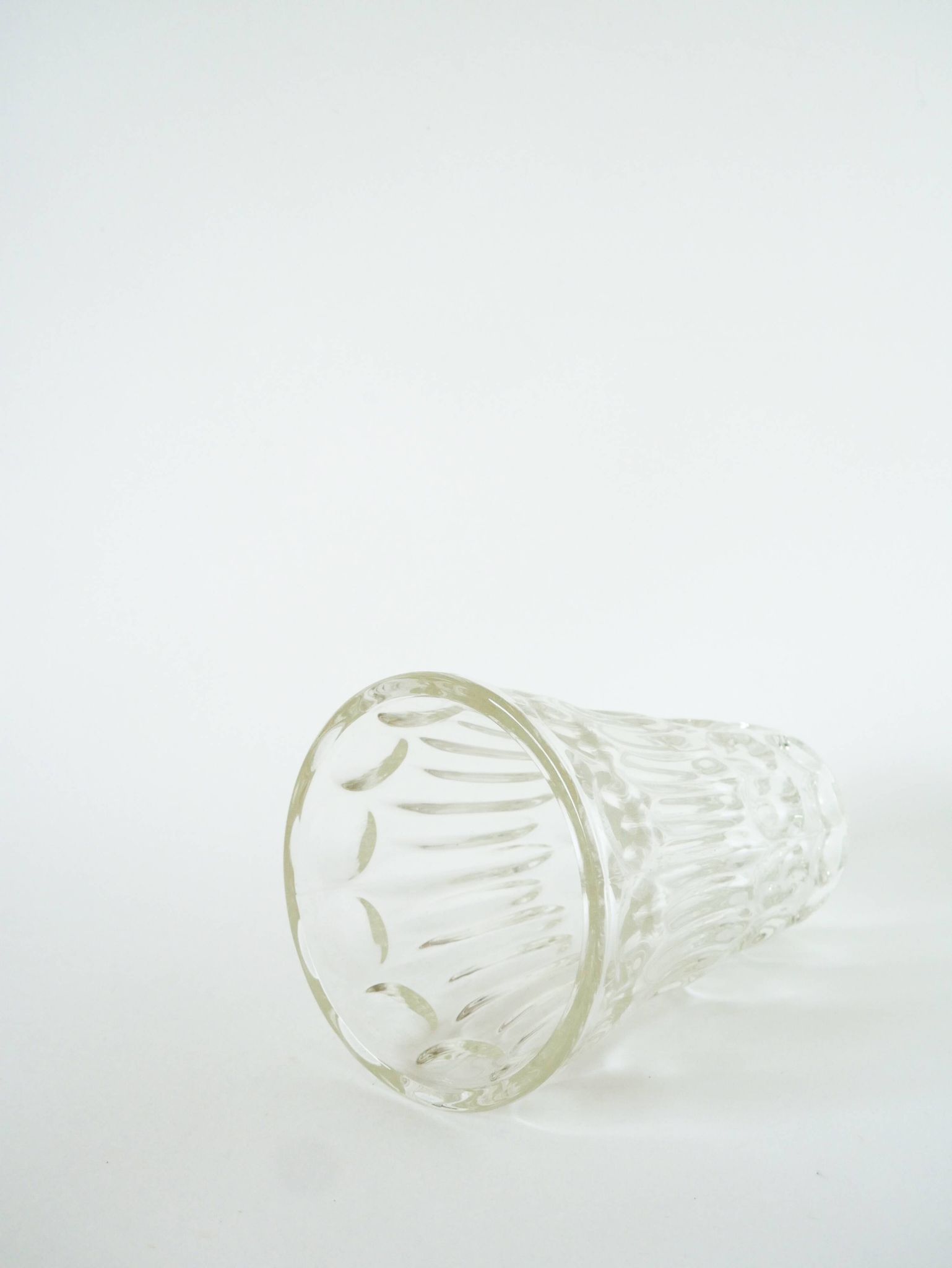Large molded glass vase, Art Deco, 1930 - 20 x 13 cm