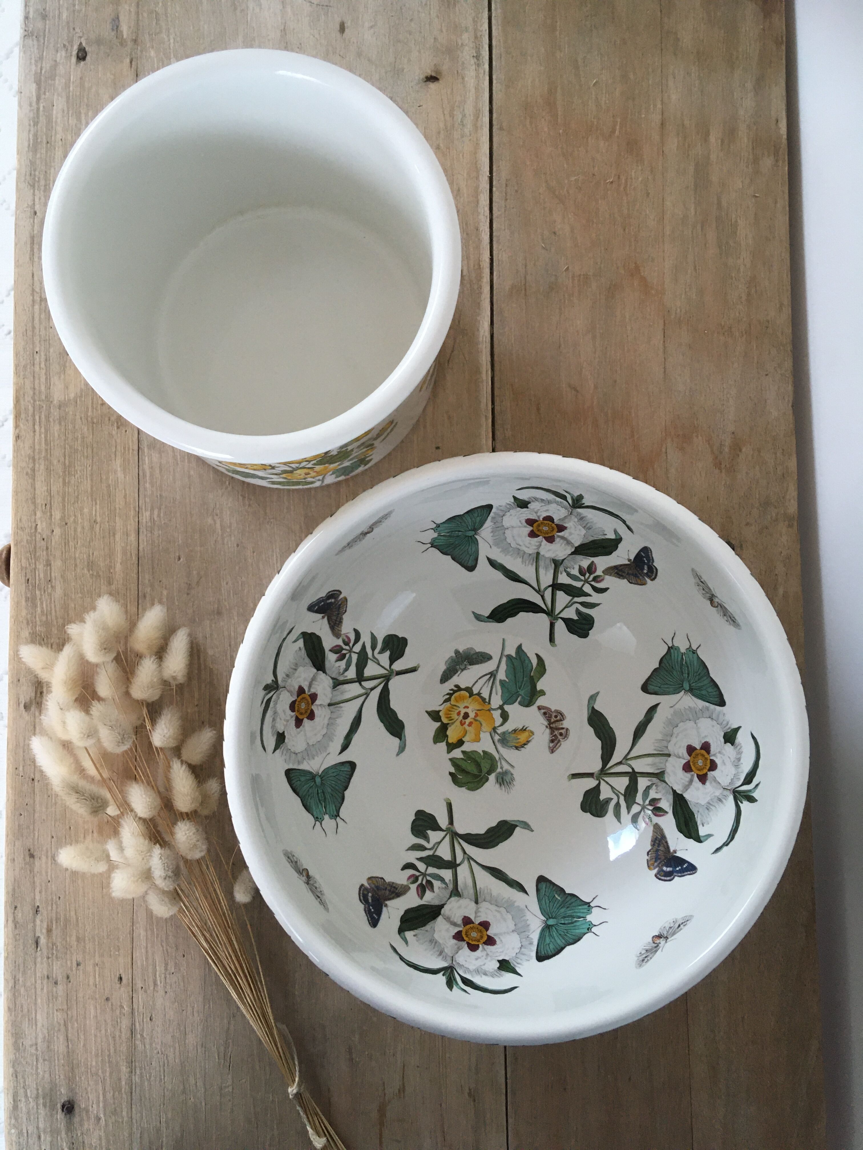 Vintage pot cover the botanic garden