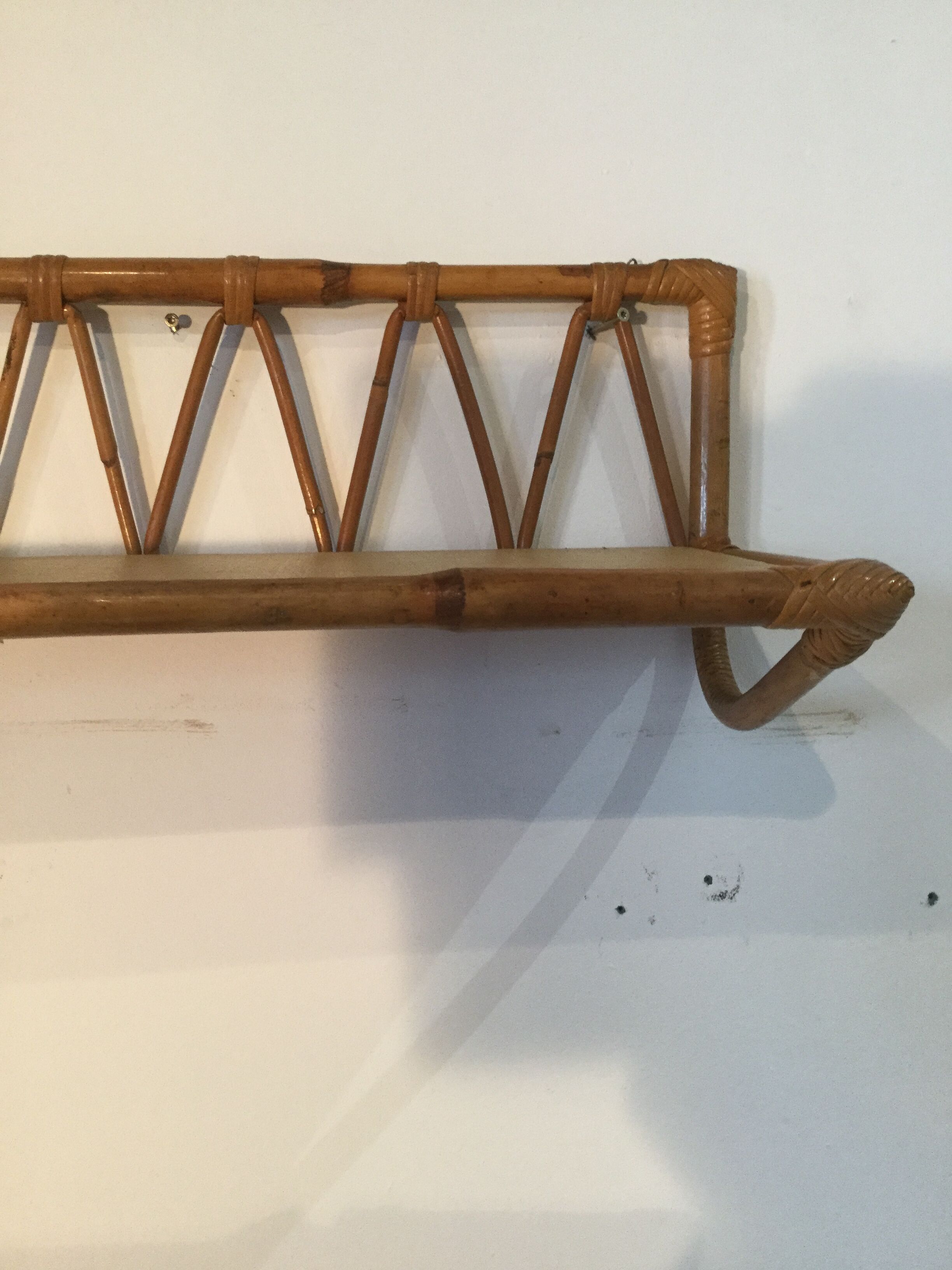 Étagère vintage en rotin et bambou