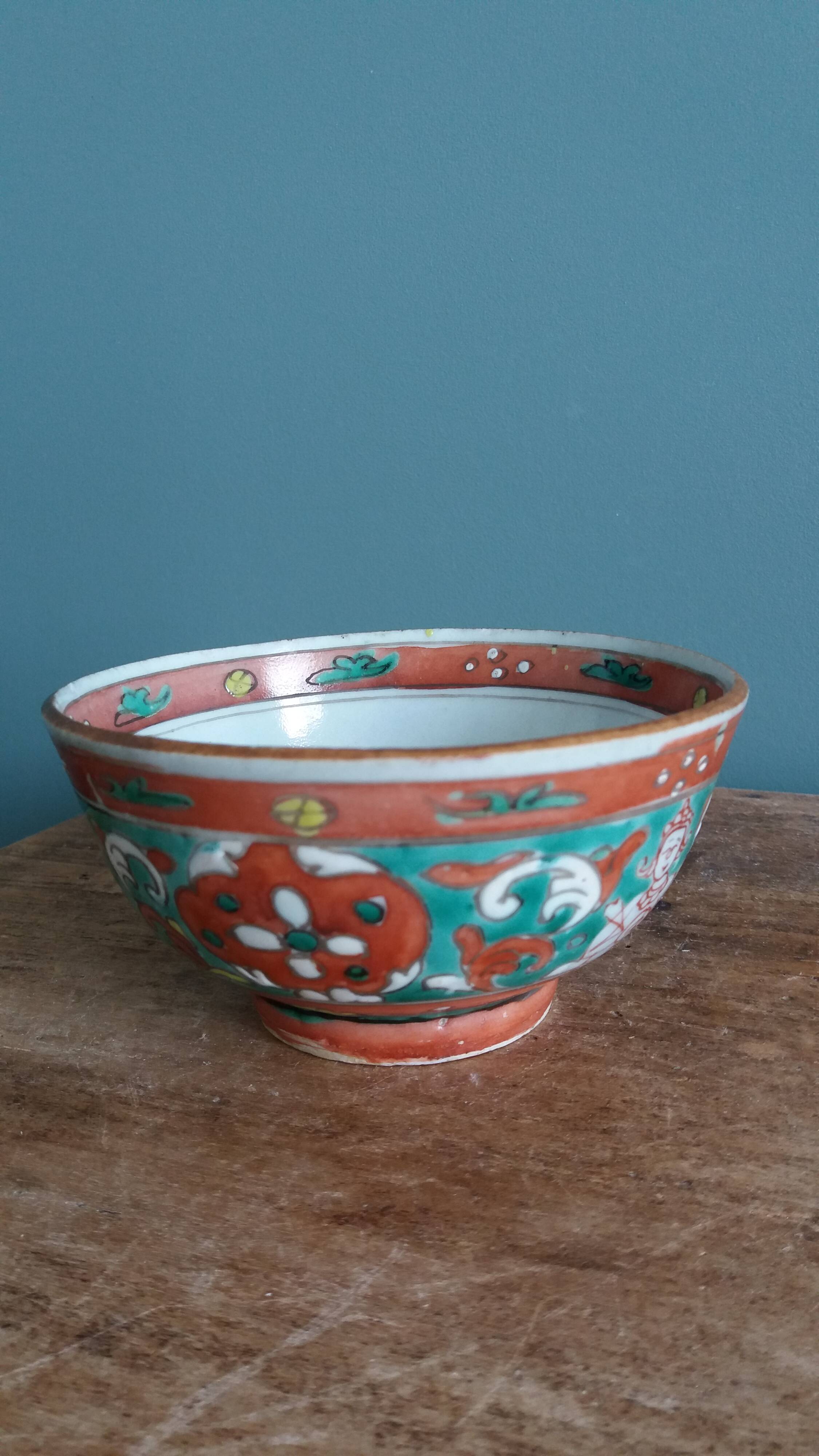 Ancient Chinese ceramic bowl from the 19th century in Bencharong style.