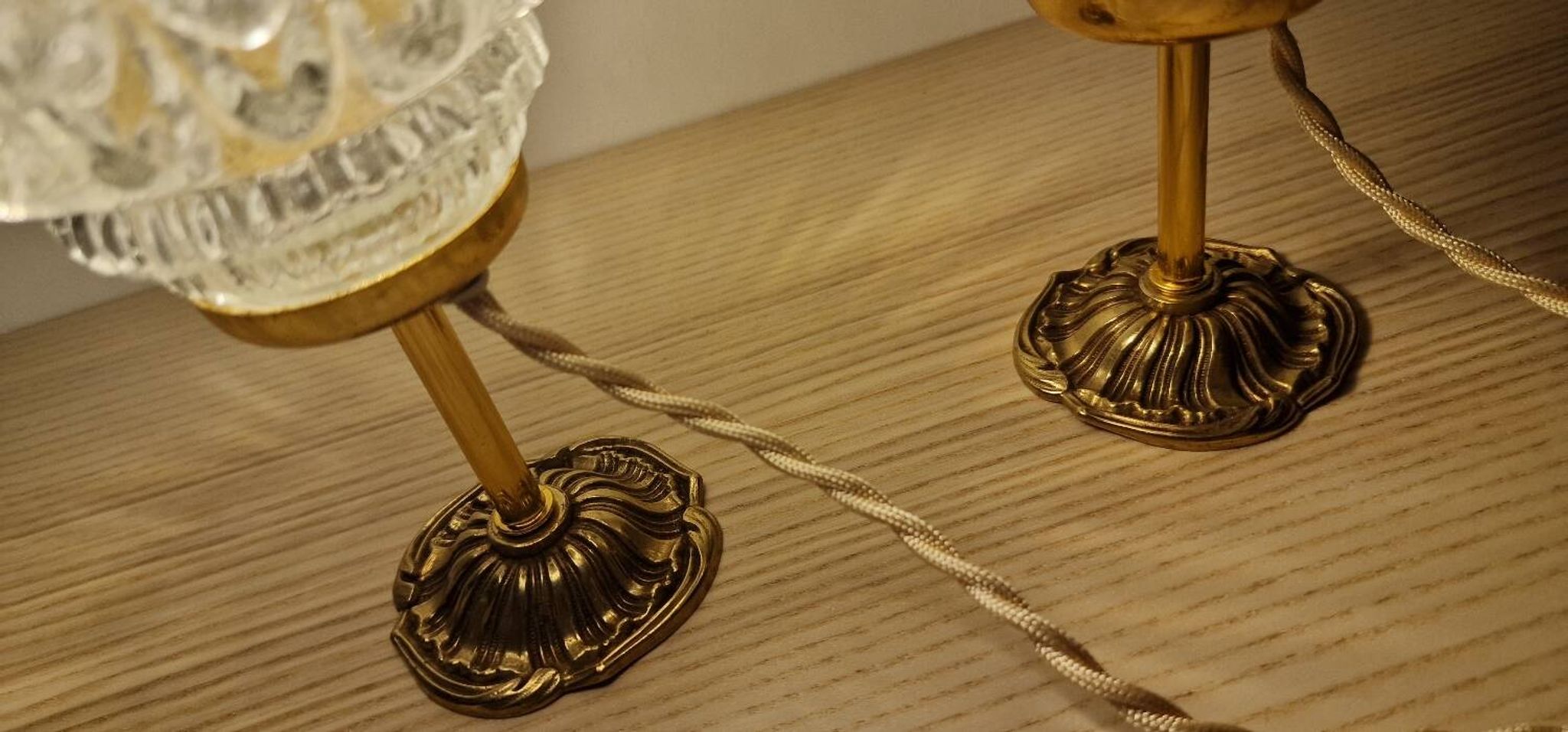 Duo lampes verre ciselé pied bronze ancien