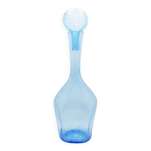 Carafe mauve soufflée - main