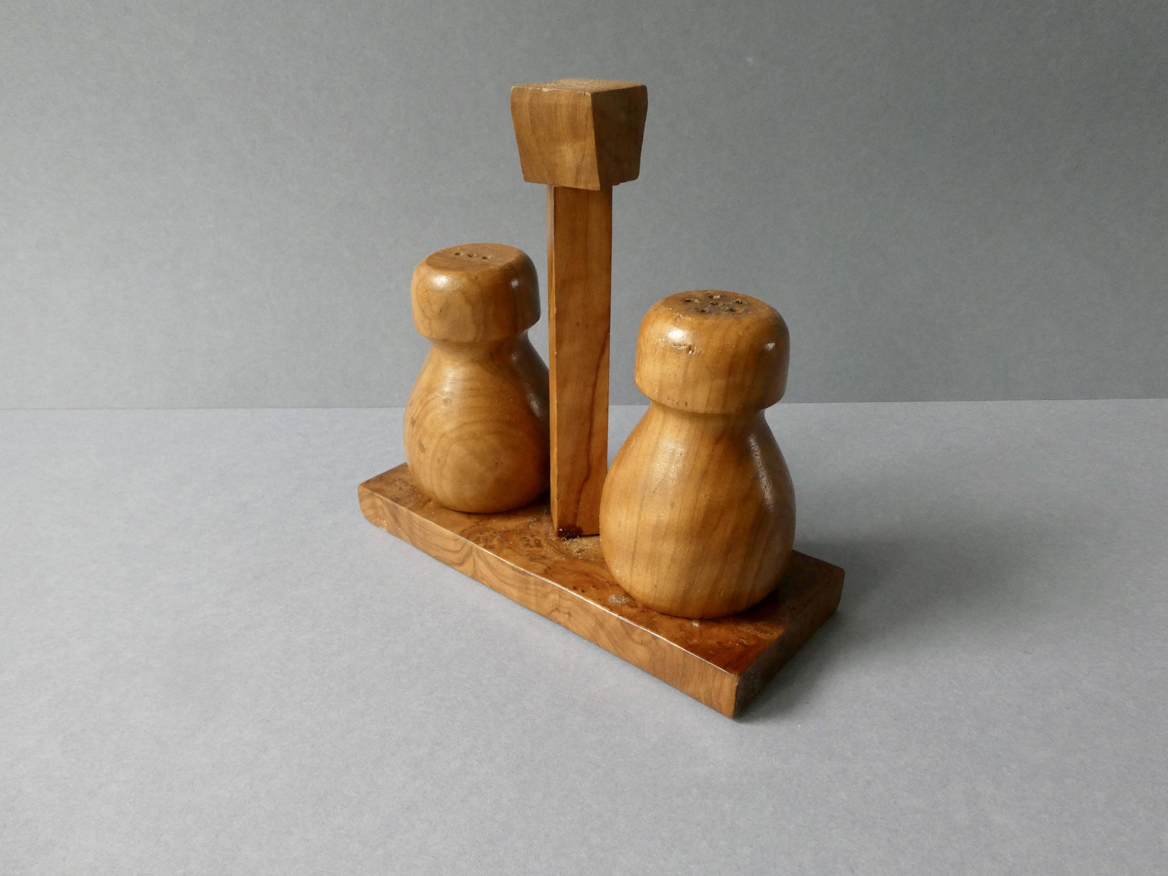 Salt and pepper shakers in olive wood and magnifying glass, 70s-80s