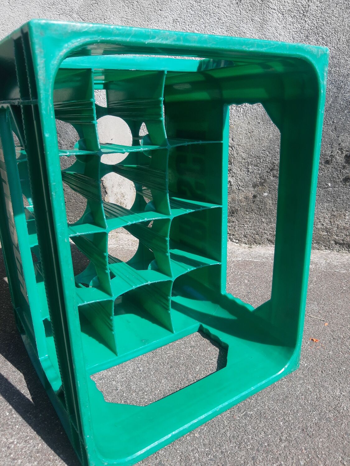 Vintage Tresch green plastic bottle box