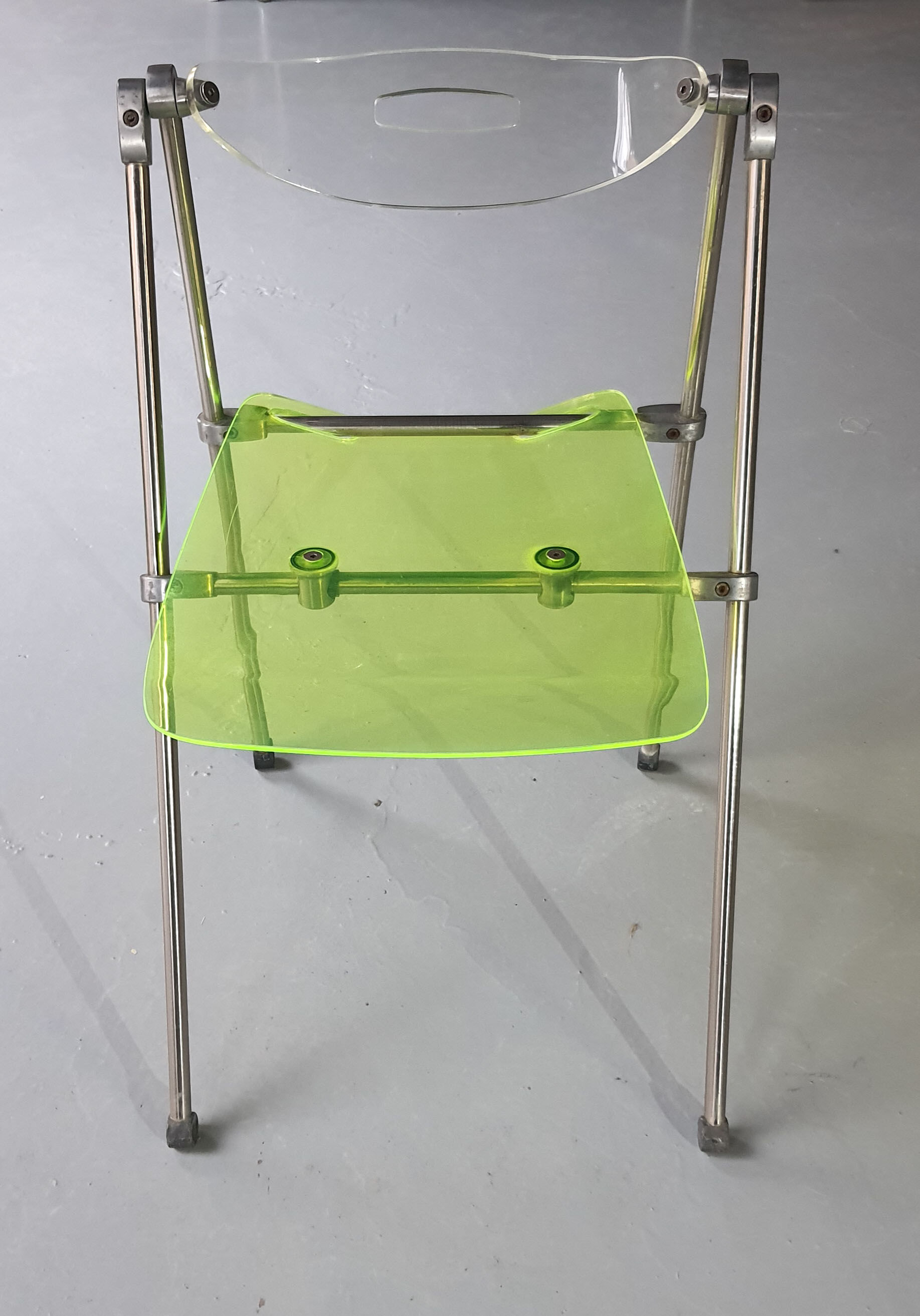 Modern folding chair in plexiglass Giancarlo Piretti - EDA Concept