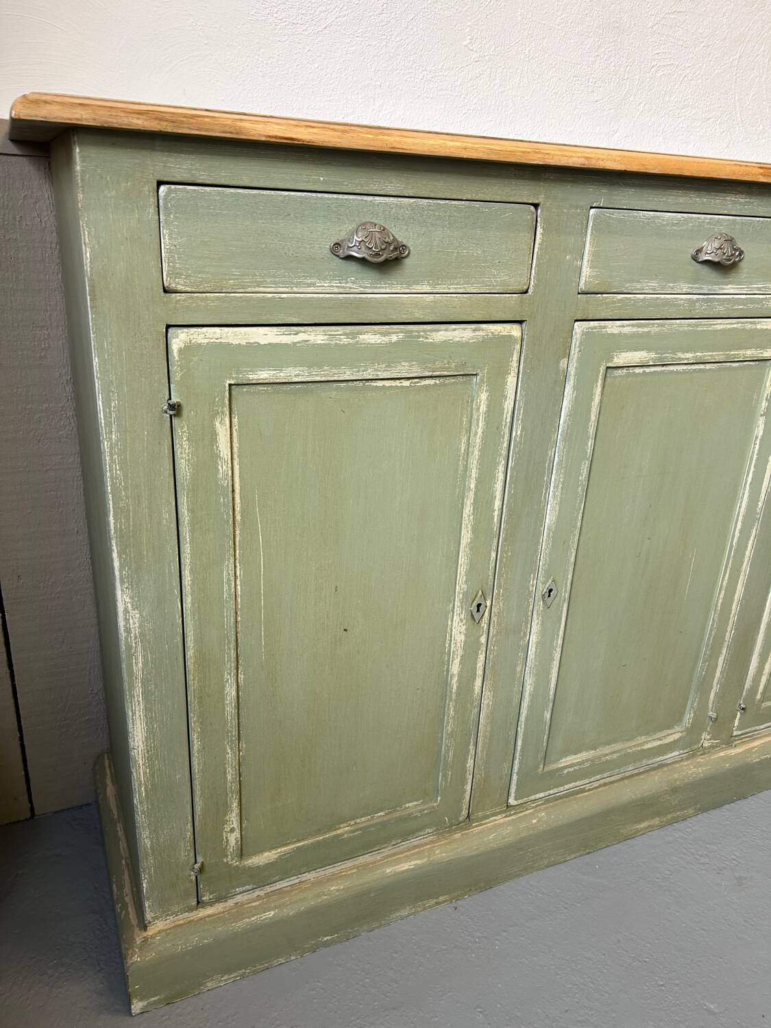 Antique green patinated grand buffet – 4 doors & 4 drawers – Wooden top
