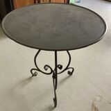 Table de jardin en fer forgé.