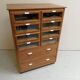 Vitrine vintage avec tiroirs