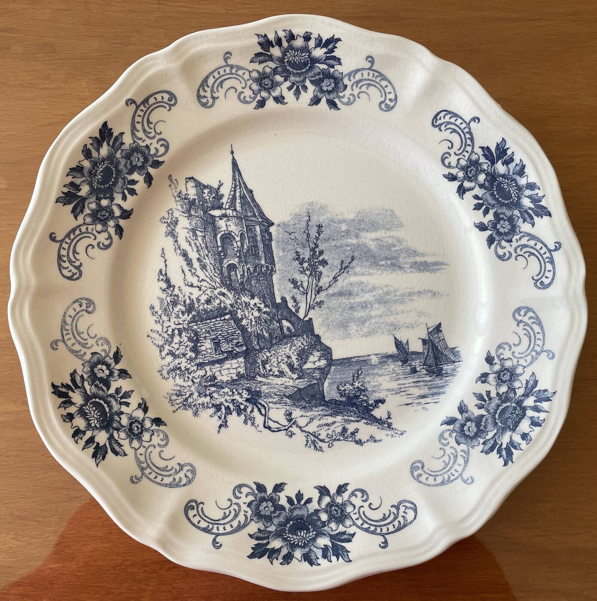 6 large flat antique plates in Sarreguemines earthenware