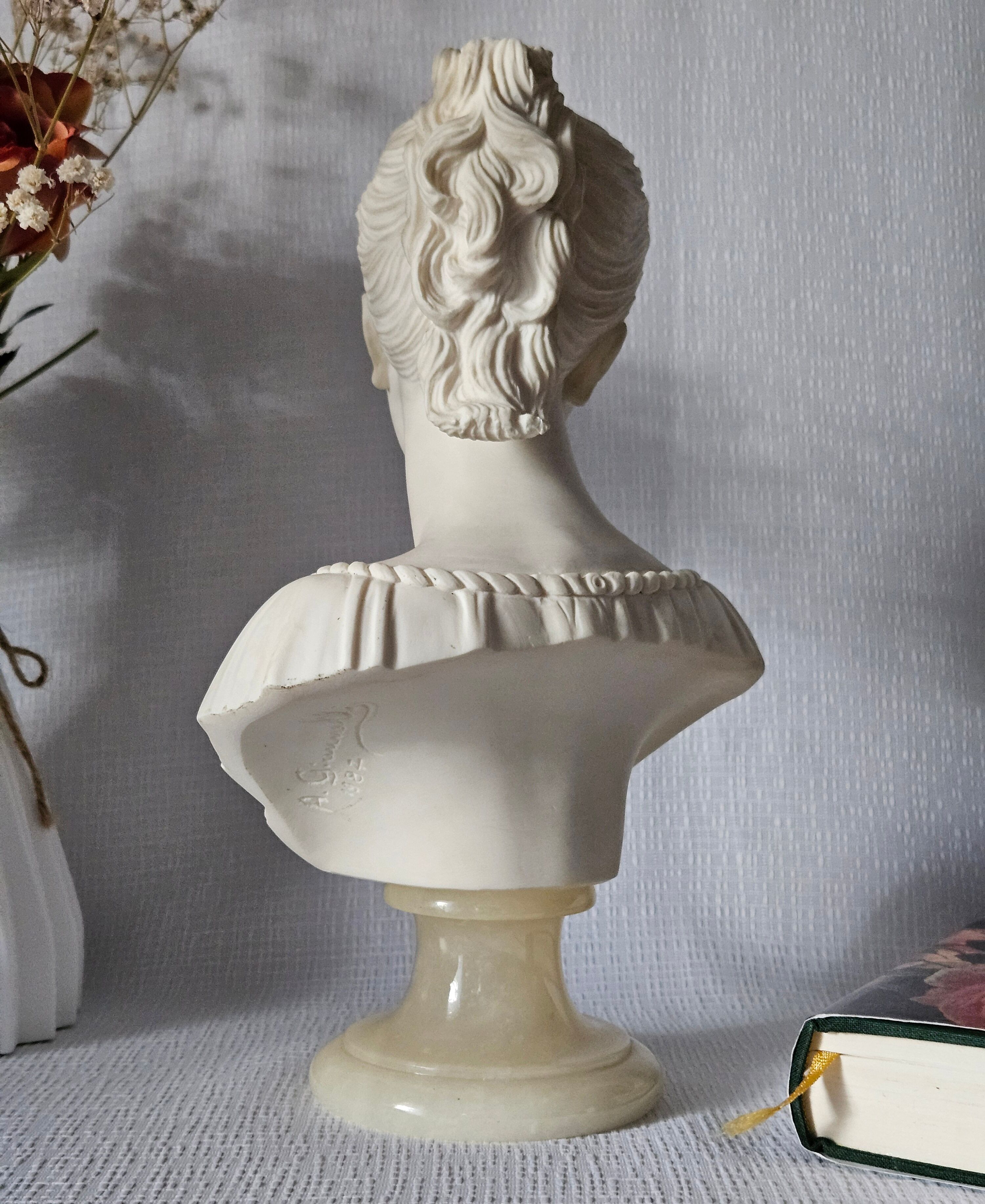 Vintage female bust Italy