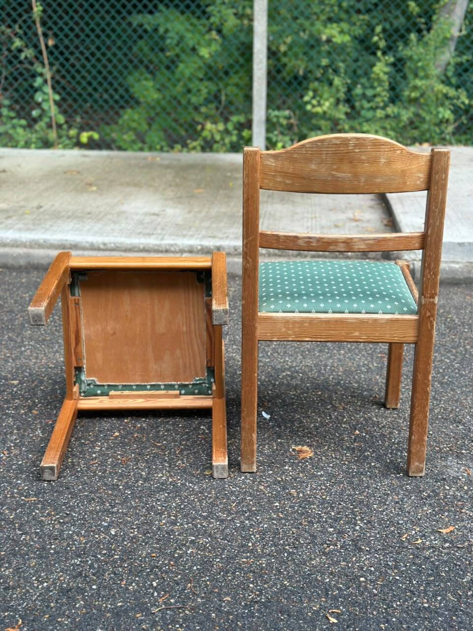Set of 6 vintage solid wood chairs — Green fabric seats
