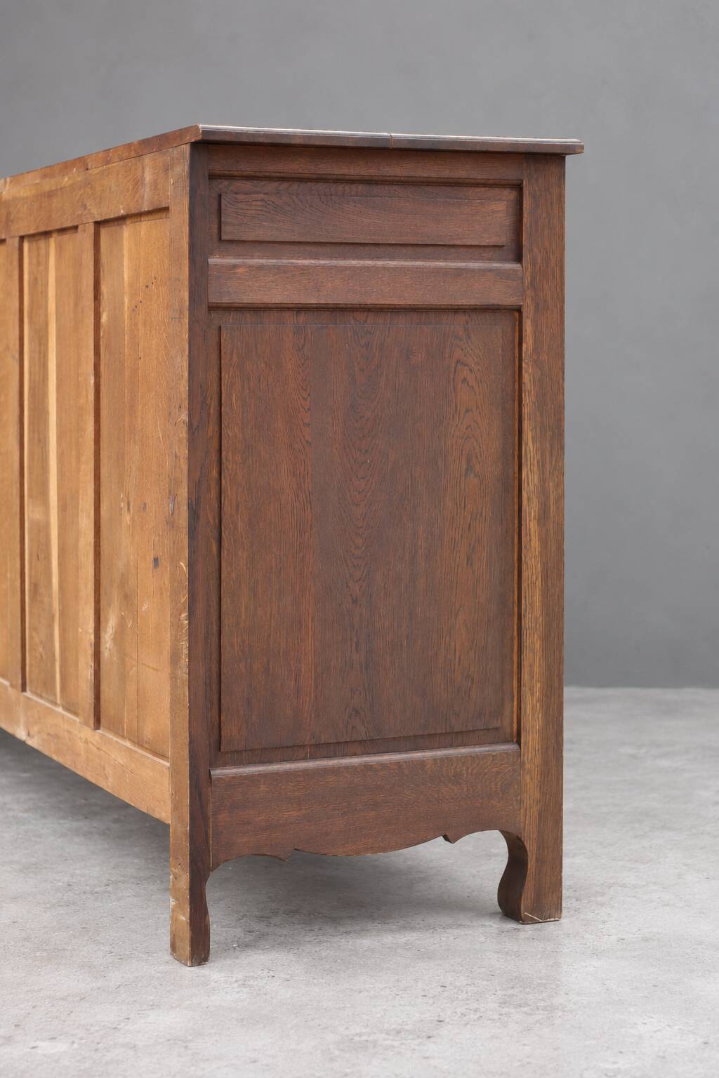 Sideboard or buffet in the Dudouyt style, made of solid oak wood.