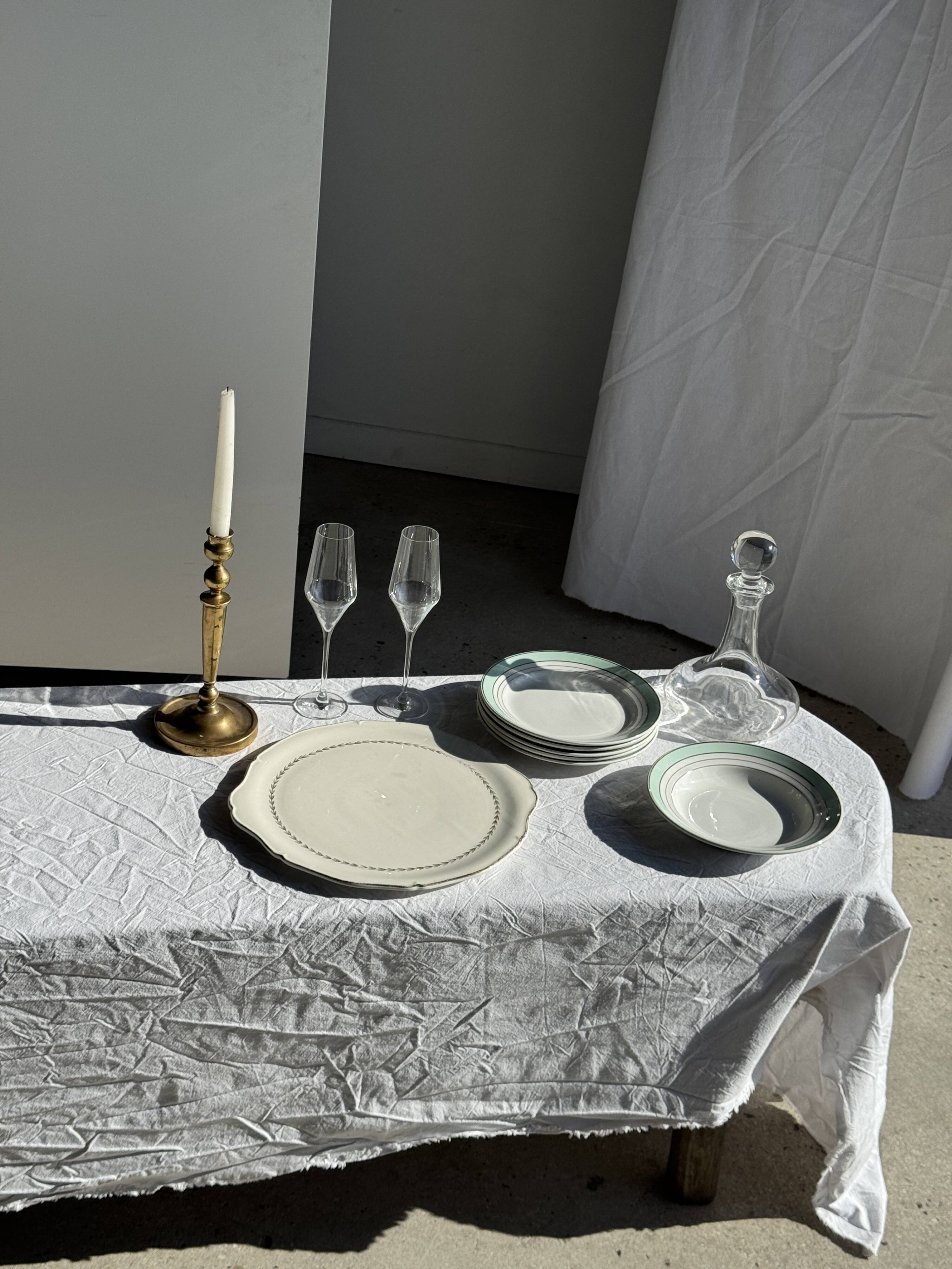 Set of 8 antique turquoise deep plates with a gold rim D22.5