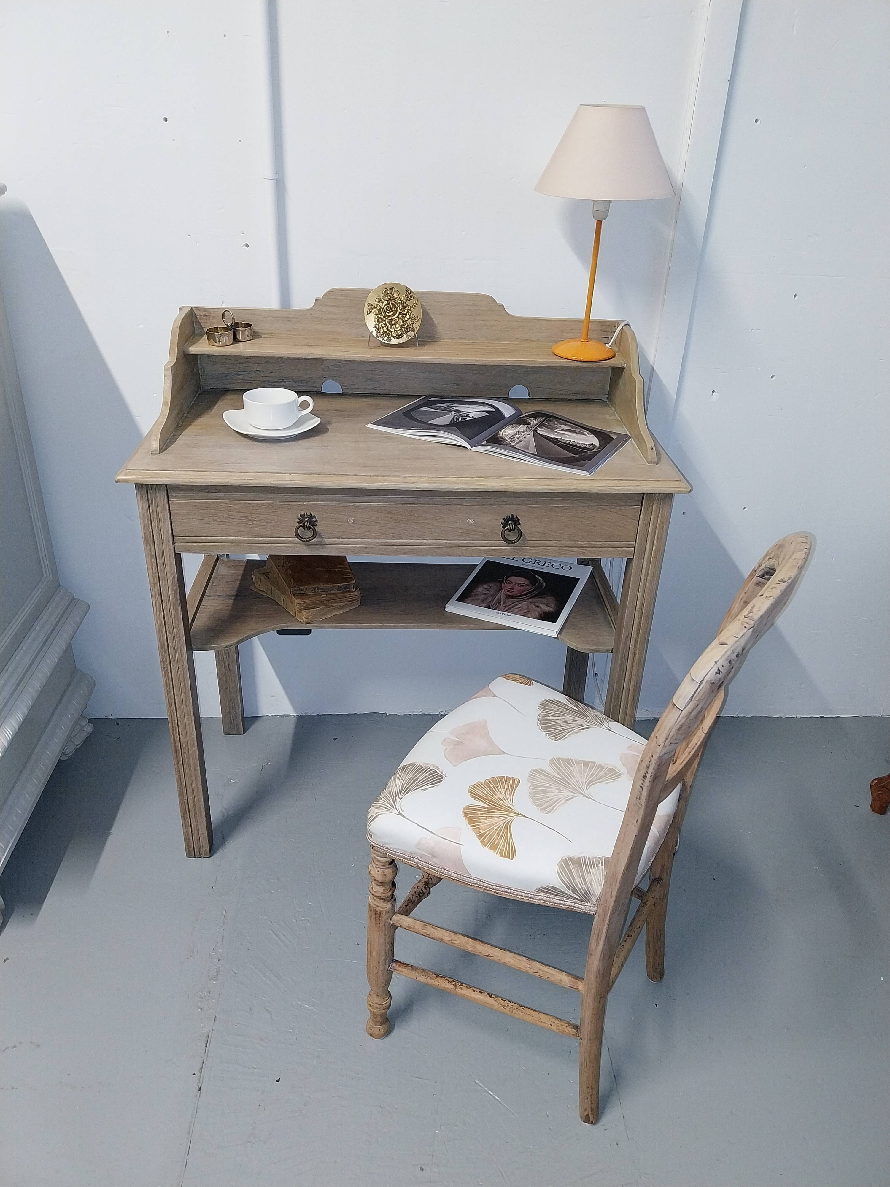 Elio desk in oak