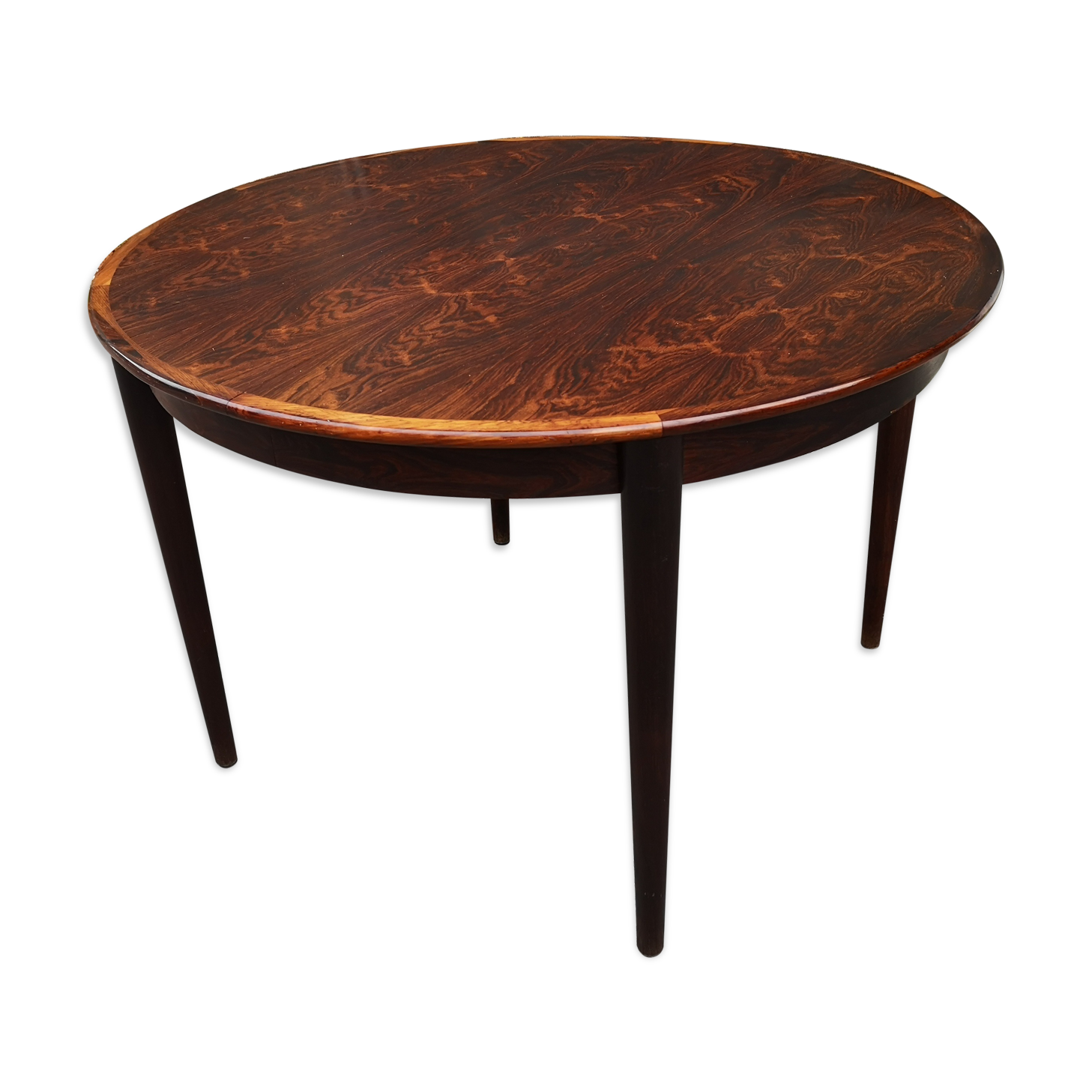 Extended rosewood round table