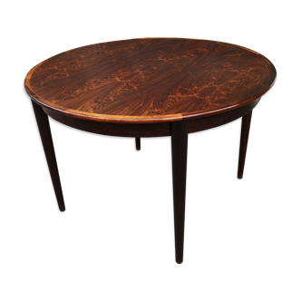 Extended rosewood round table