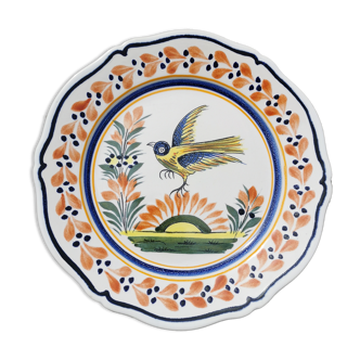 Decorative plate in earthenware, bird decoration, Henriot de Quimper. Bréhat Island.