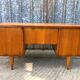 Bureau vintage à pieds compas en chêne