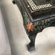 Table basse Chinoise avec sculpture et nacre