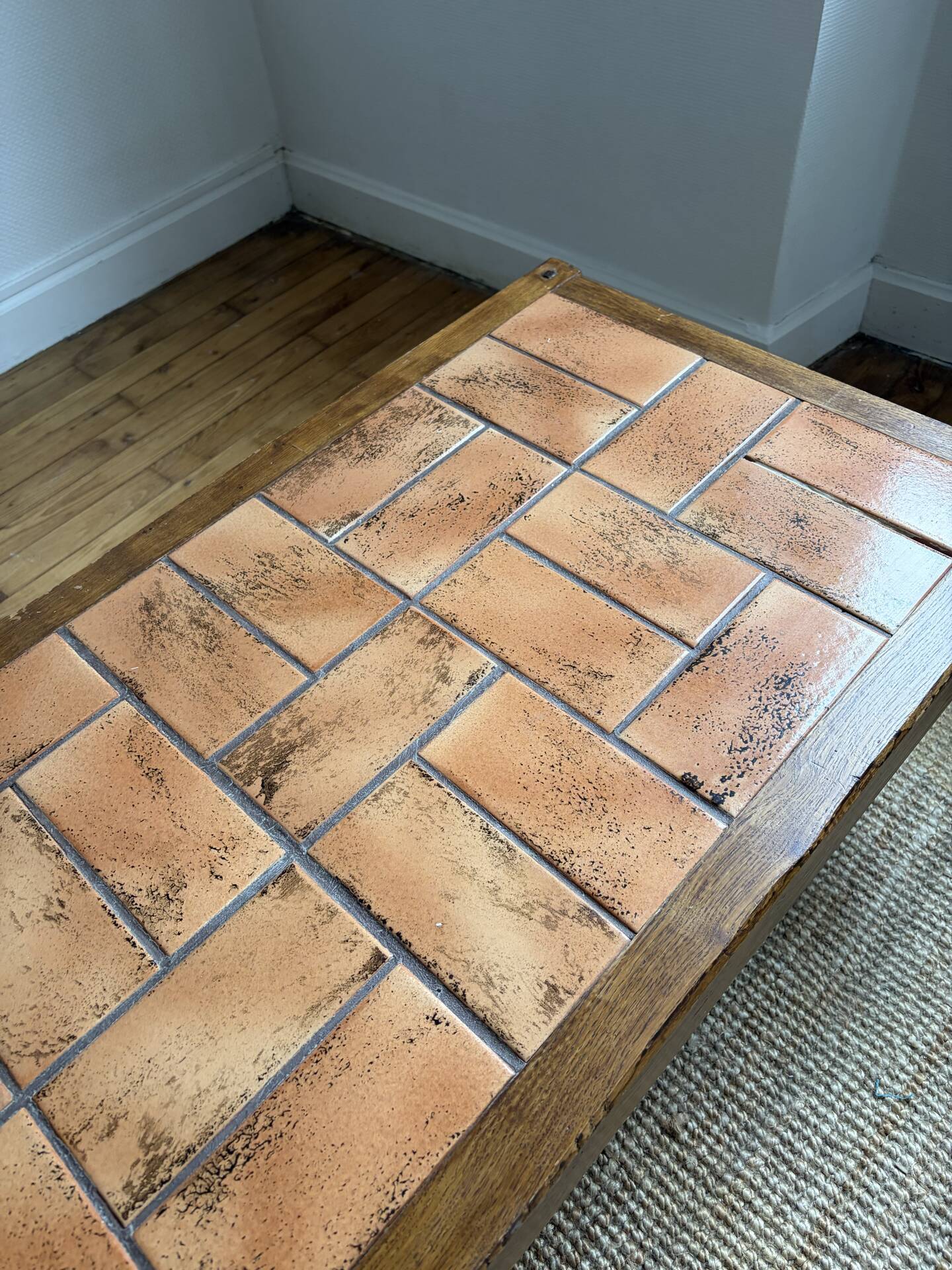 Table basse brutaliste
