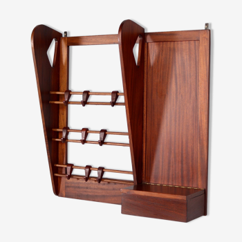Coat rack Free-form wall-shaped cloakroom