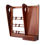 Coat rack Free-form wall-shaped cloakroom
