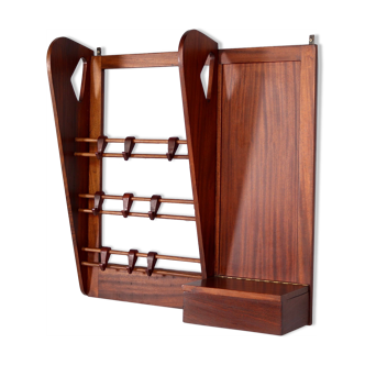 Coat rack Free-form wall-shaped cloakroom