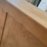 Sideboard with compass feet