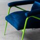 fauteuil velours bleu métal vert 60s moderne