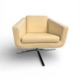 Fauteuil Pavo en cuir crème avec cadre en chrome de FSM, années 2000.