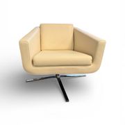 Fauteuil Pavo en cuir crème avec cadre en chrome de FSM, années 2000.