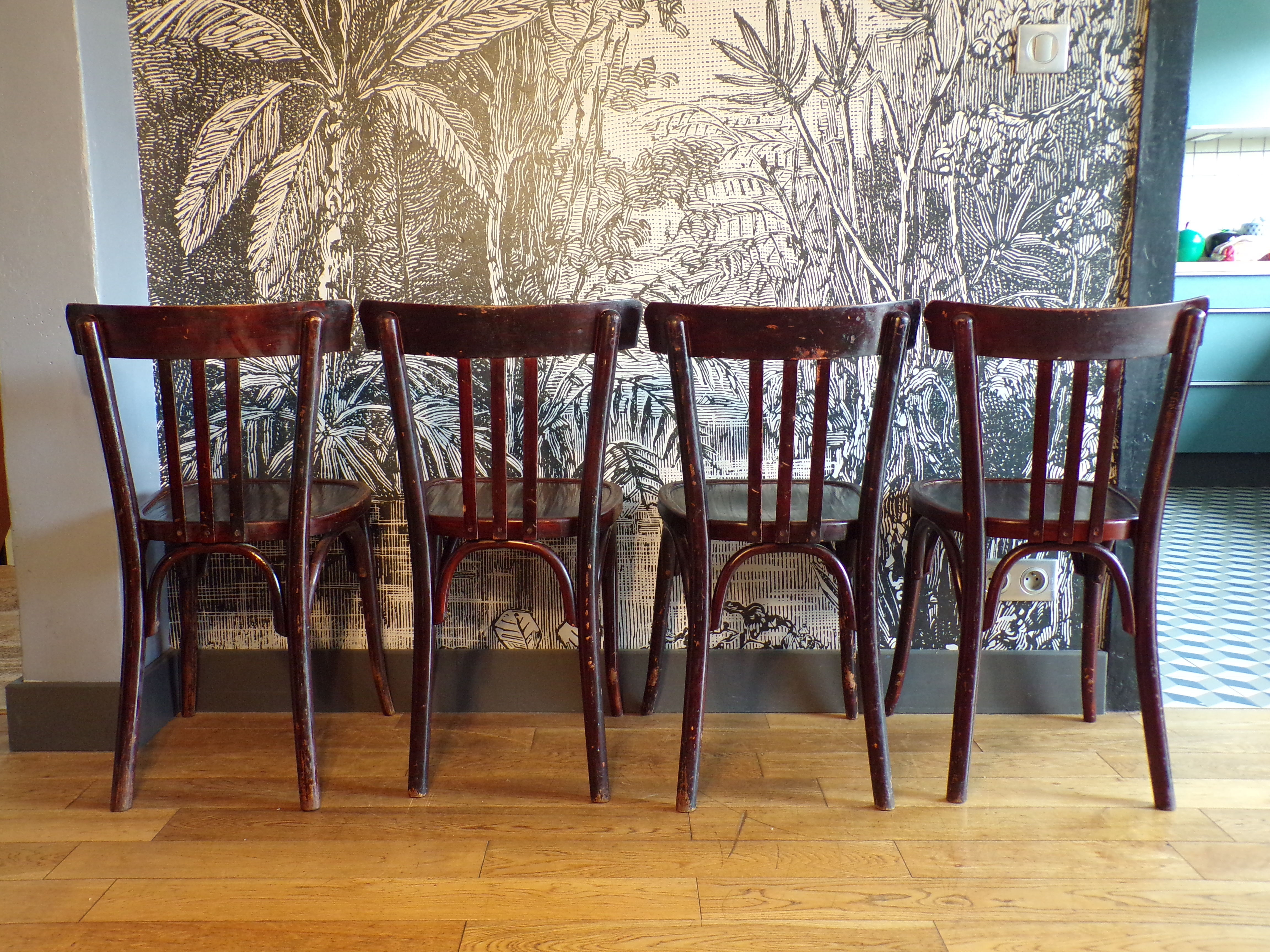 Suite 4 bistro chairs curved wood